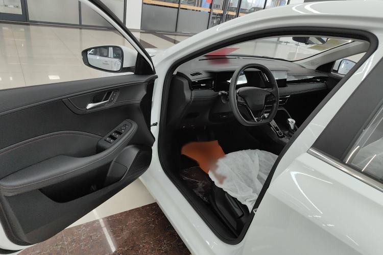 Used Roewe i5 2024 1.5L CVT Luxury Edition
