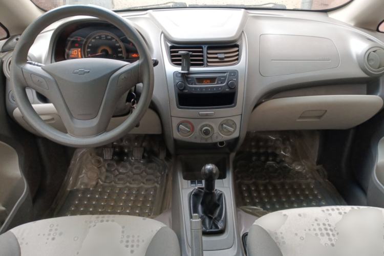Used Chevrolet Sail 2010 Sedan 1.2L Manual Fashion Edition Center Console