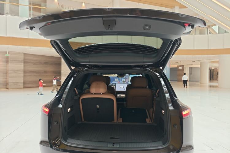 Used ONVO Luxeed L90 2025 Model—Ultra Six-Seater Version
