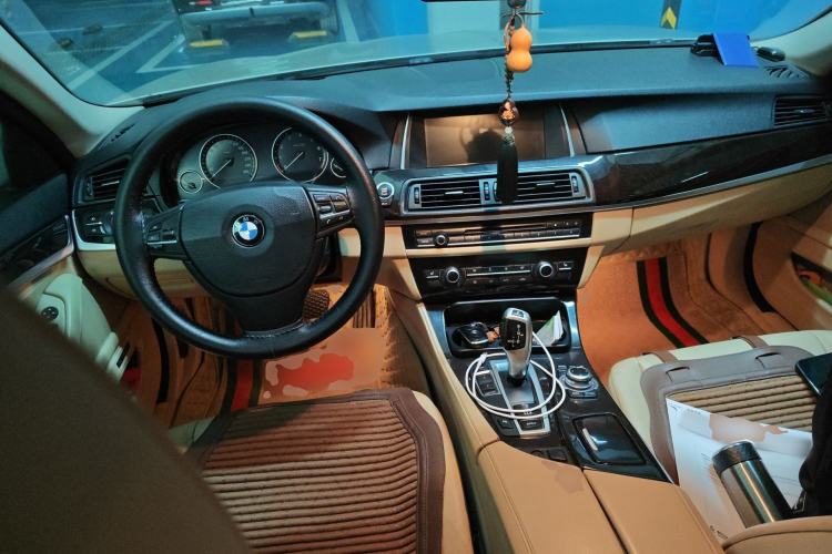 Used BMW 5 Series 2013 525Li Leading Model Center Console