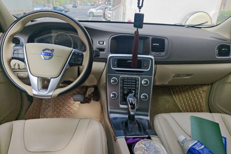 Used Volvo S60 2015 S60L T5 Intelligent Drive Edition Center Console