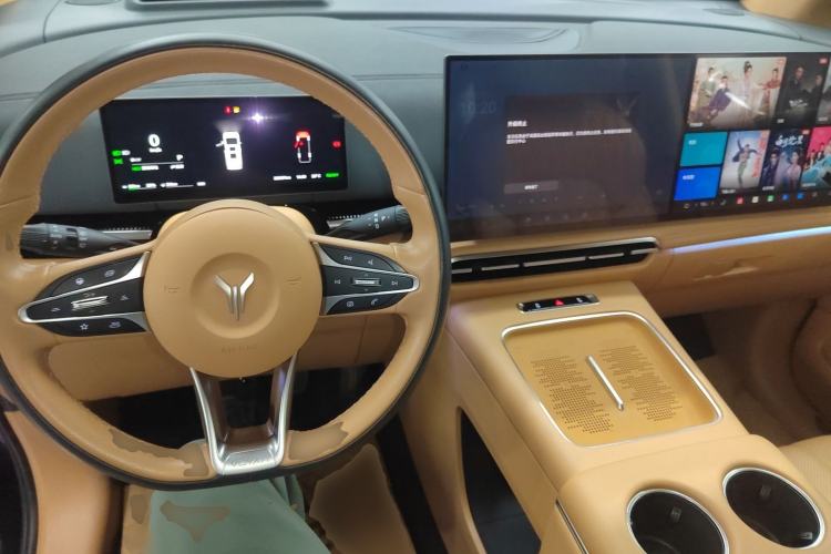 Used VOYAH Dream 2025 PHEV Four-Wheel-Drive Flagship Kunpeng Edition Center Console