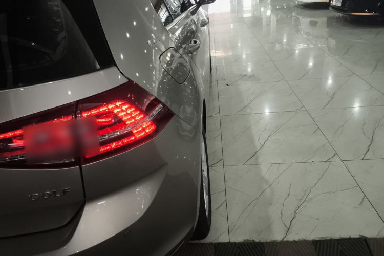 Used Volkswagen Golf 2017 1.6L Automatic Comfort Million-Vehicle Anniversary Edition
