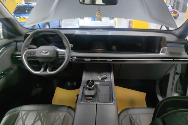 Used Ford Edge 2025 Ford Explorer L 2.0T EcoBoost E-Hybrid Four-Wheel-Drive 7-Seater Supreme Model Center Console