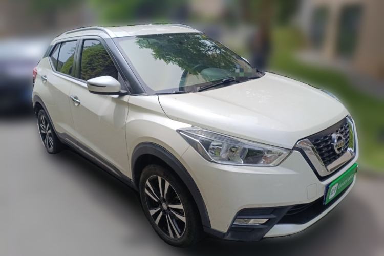Used Nissan Kicks 2017 1.5L CVT Smart Drive Edition Front Right 45 Deg