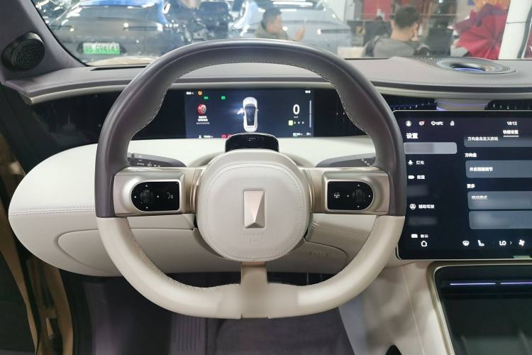 Used Avatr 11 2024 700 Three-Laser Four-Wheel Drive Recommended Version
