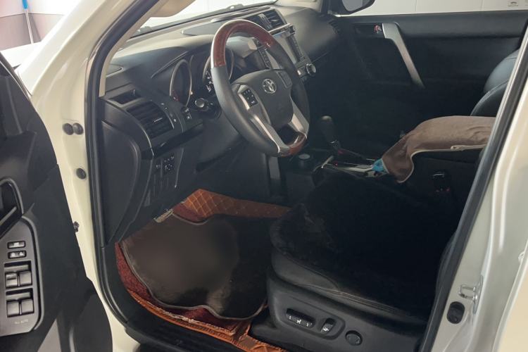 Used Toyota Prado 2015 2.7L Automatic Standard Edition Interior 3