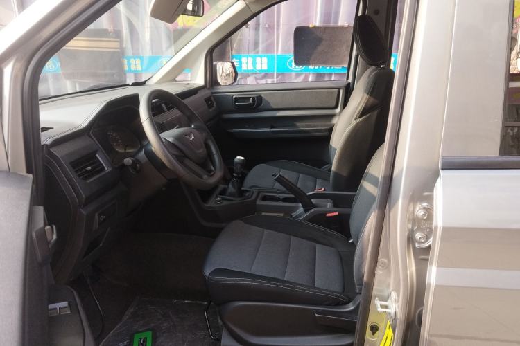 Used Wuling Hongguang PLUS 2019 1.5T Manual Standard Edition 5 Seats
