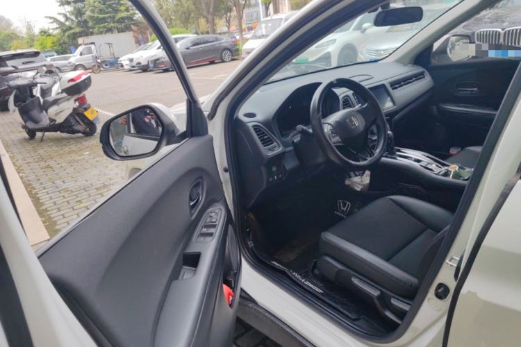 Used Honda Vezel 2022 1.5L CVT Phantom Night Pioneer Edition Driver Seat