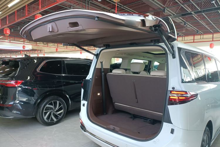 Used Bestune M9 2023 2.0T Prestige Edition