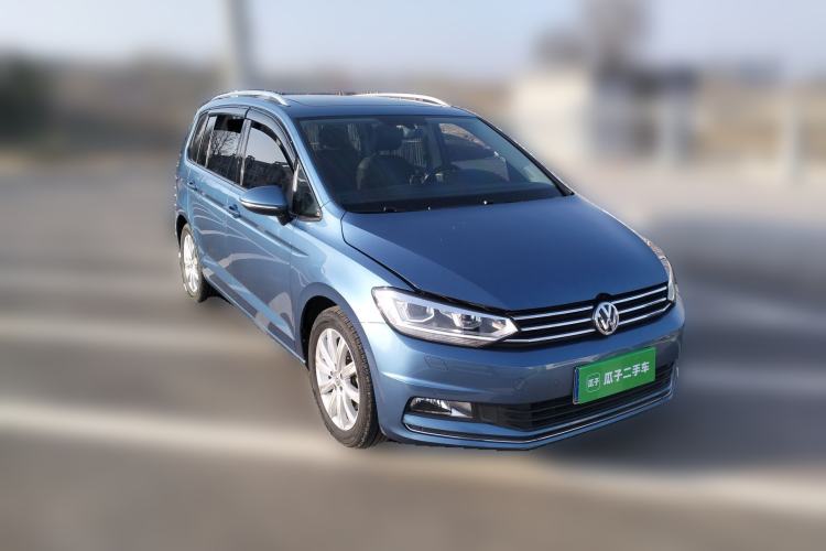 Used Volkswagen Touran 2018 Volkswagen Touran L 280TSI DSG Comfort Edition 6-seater Front Right 45 Deg