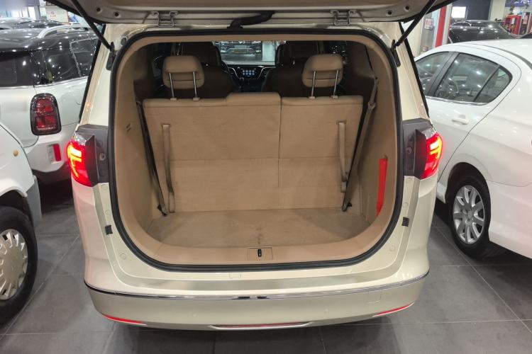 Used Buick GL8 2017 ES 28T Premium Version China V Standard Trunk