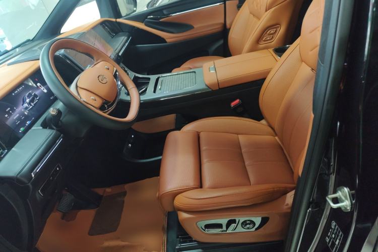 Used GAC Trumpchi Xiangwang M8 2025 Kunkun Series Ultra First-Class Cabin
