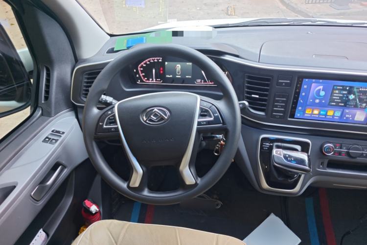 Used SAIC MAXUS Xintu V80 2025 PRO Aoyuntong 2.0T Automatic Long Wheelbase Ultra-Low Roof 6/7/8/9-Seater