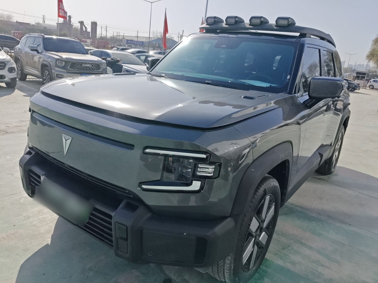 تحت مقدمة السيارة