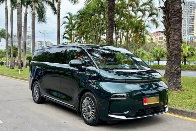 Used Geely Galaxy LEVC L380 2025 805 km Flagship Version All-Wheel Drive Exterior 1