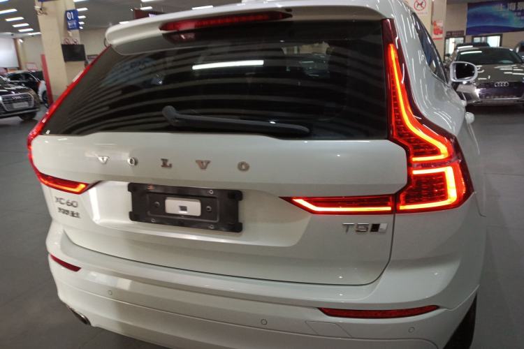 Used Volvo XC60 2019 T5 4x4 Smart Edition China VI Standard Rear