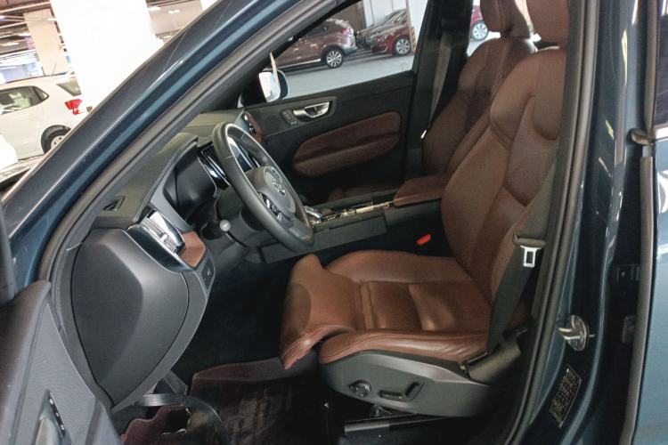 Used Volvo XC60 2023 B5 4x4 Smart Luxury Edition