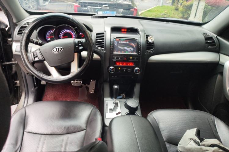 Used Kia Sorento 2012 2.4L Gasoline Supreme Edition Center Console