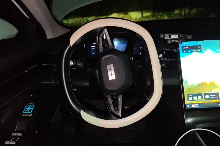 Used Geely Galaxy L6 2024 125km PLUS Dragon Edition
