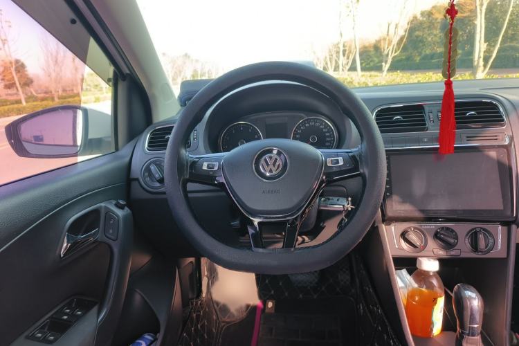 Used Volkswagen Polo 2016 1.6L Automatic Comfort Model
