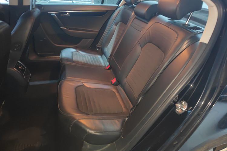 Used Volkswagen Magotan 2016 1.8TSI Luxury Comfort Model Left Rear Seat