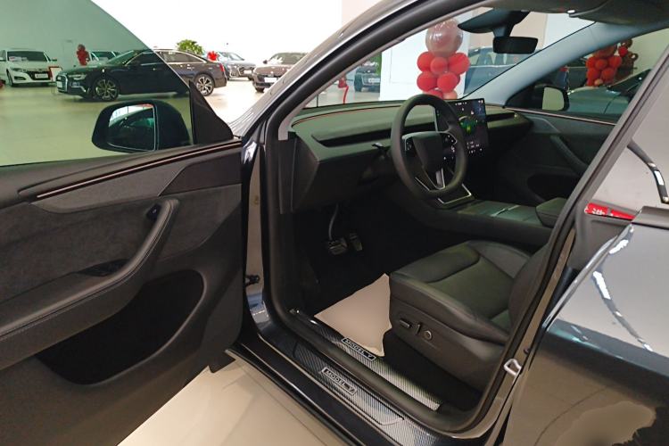 Used Tesla Model Y 2025 Long-Range All-Wheel Drive First Edition
