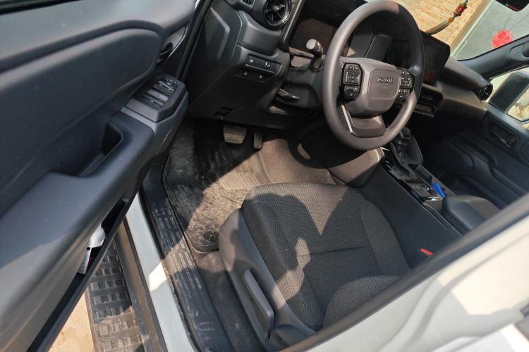 Used Toyota Prado 2025 2.4T Cross-Border BX Edition 5 Seats Interior 3