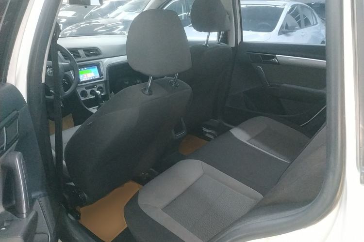 Used Volkswagen Gran Lavida 2013 1.6L Automatic Fashion Model