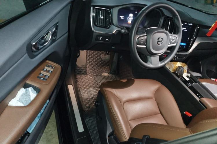 Used Volvo XC60 2022 B5 4x4 Zhiyi Luxury Edition
