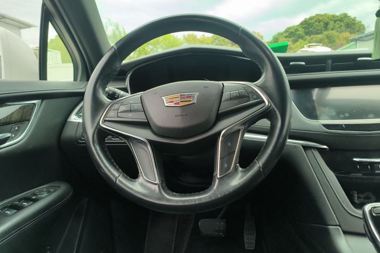 Used Cadillac XT5 2018 28E Four-Wheel Drive Tech Version Steering Wheel
