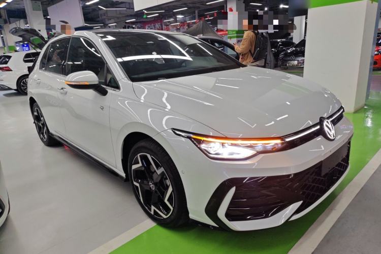 Used Volkswagen Golf 2025 300TSI R-Line
