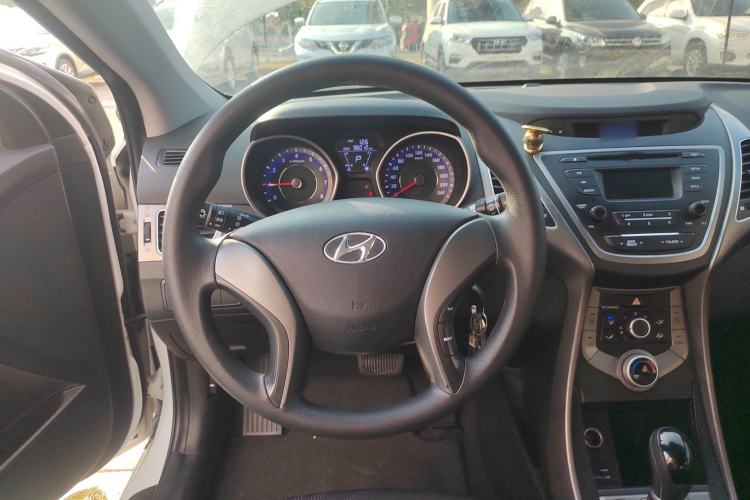 Used Hyundai Elantra (5th Generation / Langdong) 2016 1.6L Automatic Smart Version