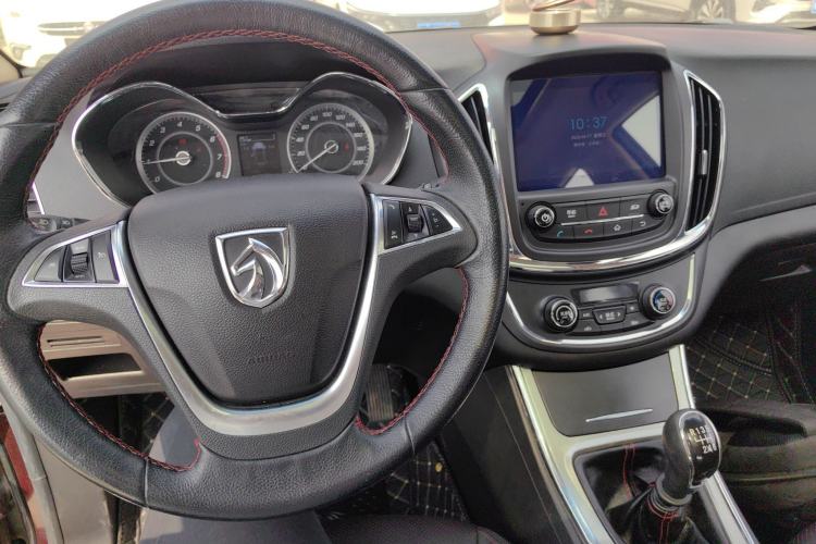 Used Baojun 560 2016 1.8L Manual Luxury Edition Center Console