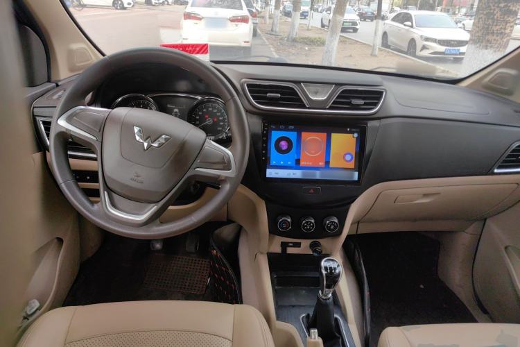 Used Wuling Hongguang 2015 1.5L S1 Comfort China V Standard Center Console