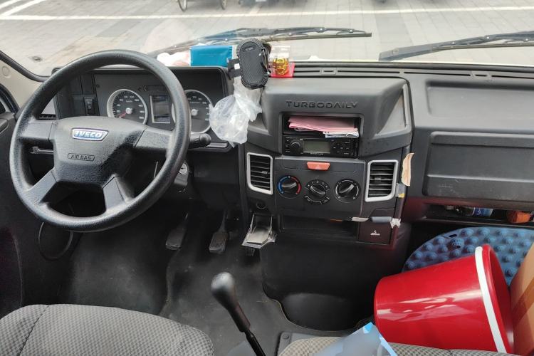 Used Iveco Daily 2020 2.5T A35 Passenger Van Single-Tire Mid-Roof Design 5-9 Seats China V Emission Standard