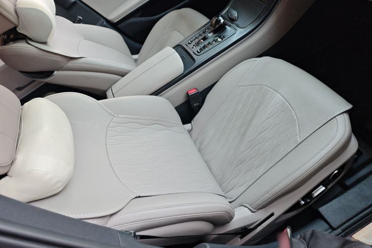 Used BYD Han 2025 DM-i Smart Drive 125KM Elite Model Right Front Seat