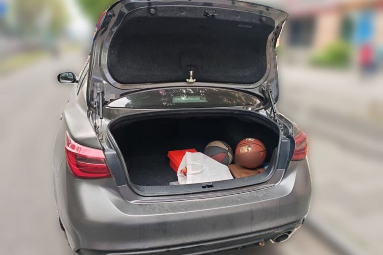 Used Infiniti Q50L 2018 2.0T Enjoyment Version China V Standard Trunk