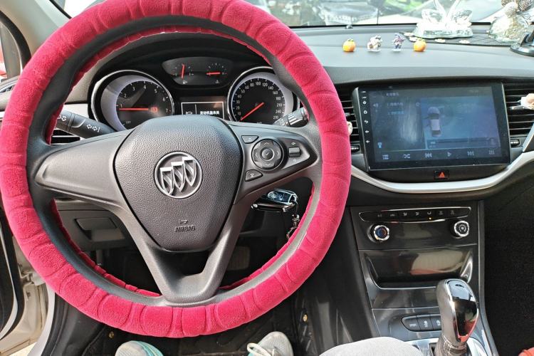 Used Buick Verano 2018 Hatchback 15S Automatic Ambition Model Center Console