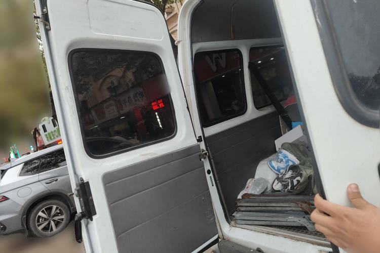 Used JMC Transit 2019 2.8T Commercial Version Long Wheelbase Mid-Roof 6-Seater Rear Single Tire China VI Emission Standard – JX493 Trunk