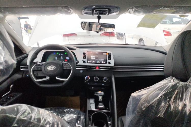 Used Hyundai Elantra 2023 1.5L CVT GLX Elite Edition Center Console