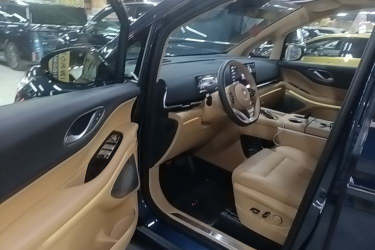 Used VOYAH Dream 2025 PHEV Four-Wheel Drive Prestige Qiankun Edition
