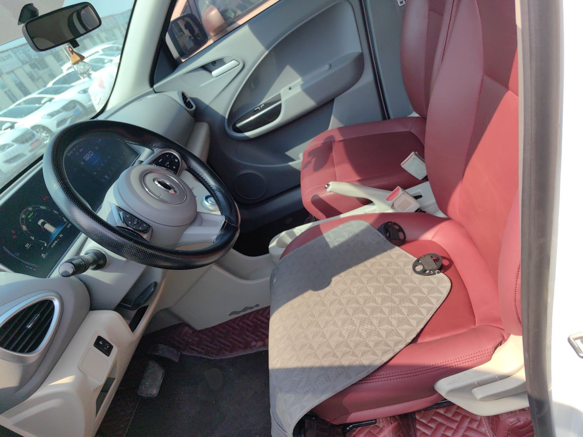 Переднее сиденье в автомобиле