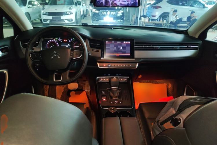 Used Citroen C5 2017 350THP Automatic Luxury Model Center Console