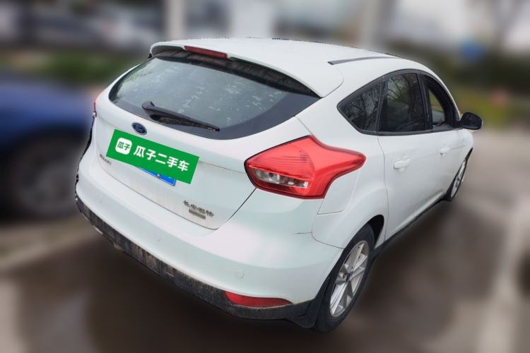 Used Ford Focus 2015 Hatchback EcoBoost 125 Automatic Supreme Style Edition Rear Right 45 Deg