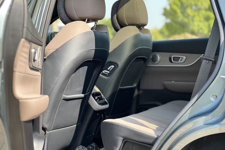 Used Chery Tiggo 8 PLUS 2025 290TGDI DCT Prestige 5-Seater
