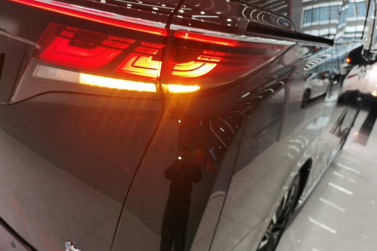 Used Toyota Vellfire 2024 Crown Dual-Engine 2.5L Supreme Executive Edition
