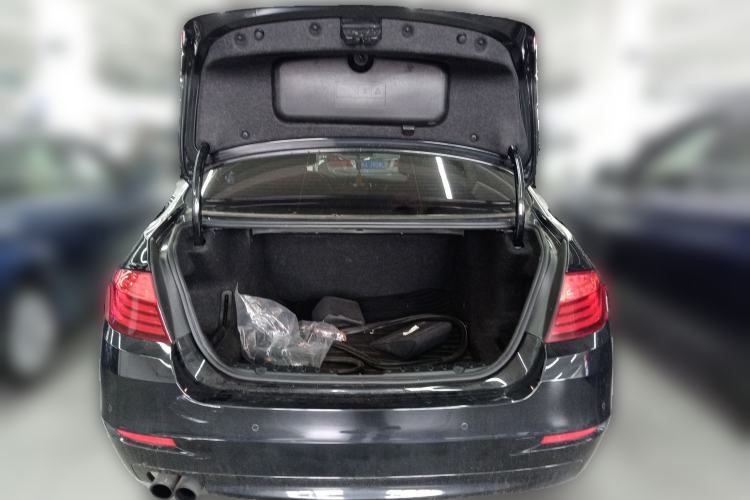 Used BMW 5 Series 2014 520Li Elegant Model
