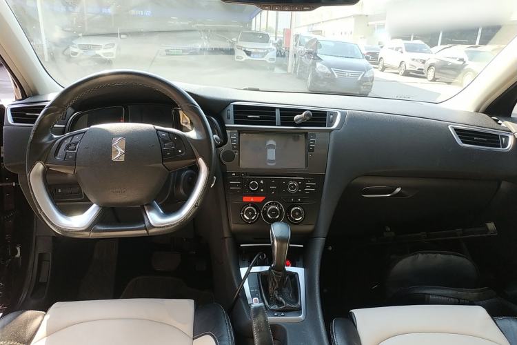 Used DS 5LS 2015 1.6T Comfort Edition THP160 Center Console