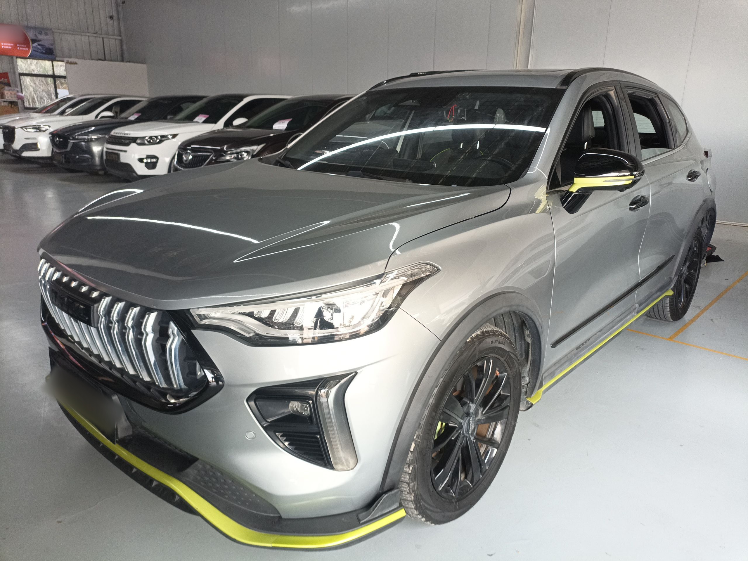 Под передней частью автомобиля